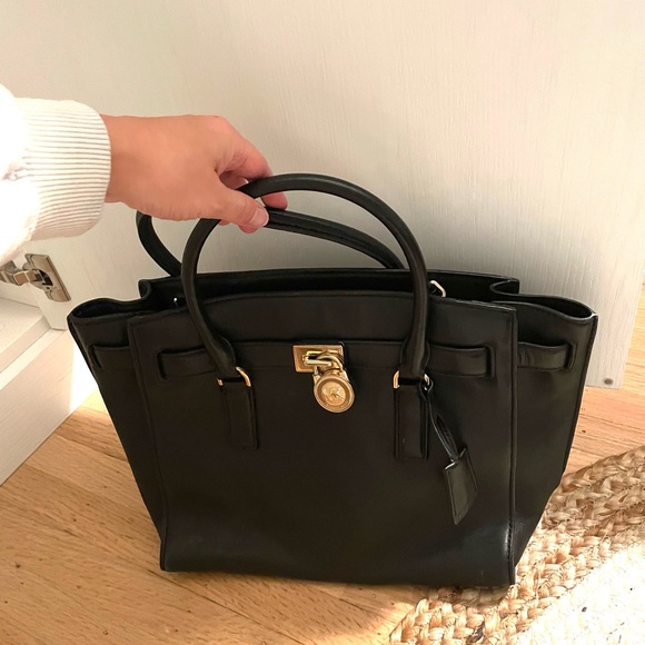 MICHAEL Michael Kors Black Tote Bag - Picture 1 of 3